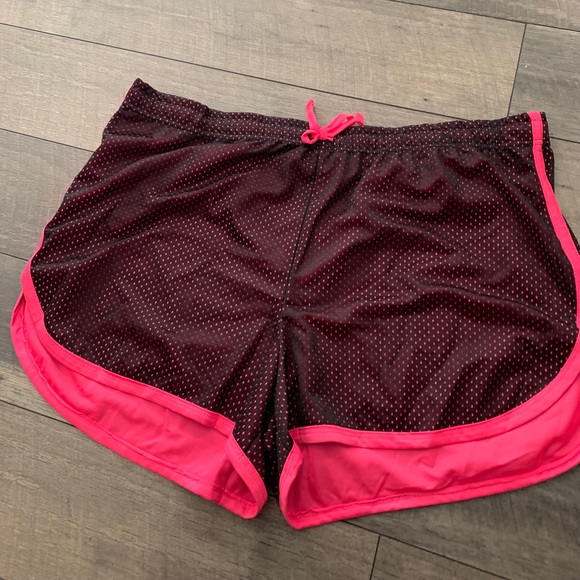 zone pro Pants - NWOT. Mesh shorts